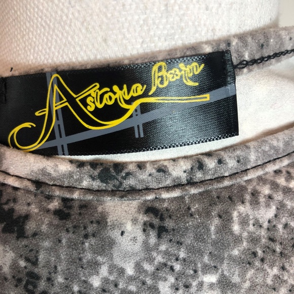 Astoria Born tunic bell sleeves snake skin print - Picture 4 of 6